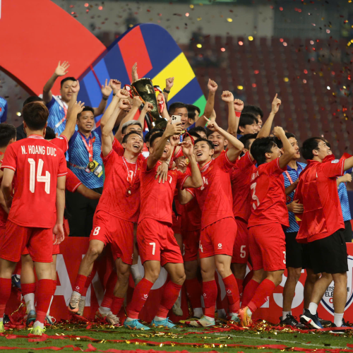 Đội tuyển Việt Nam đã xuất sắc giành chức vô địch AFF Cup 2024 sau trận chung kết nghẹt thở, ghi dấu ấn lịch sử và mang đến niềm tự hào vô bờ bến cho người hâm mộ cả nước.