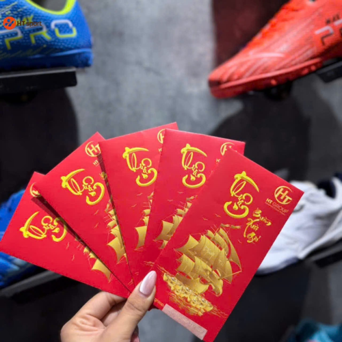 HT Sport có ngay chương trình "Khui Túi Mù" trong ngày 14/2/2025. Mỗi đơn hàng sẽ nhận ngay một túi mù bí ẩn, có thể chứa một khoản lì xì ngẫu nhiên hoặc một món quà đặc biệt từ HT Sport